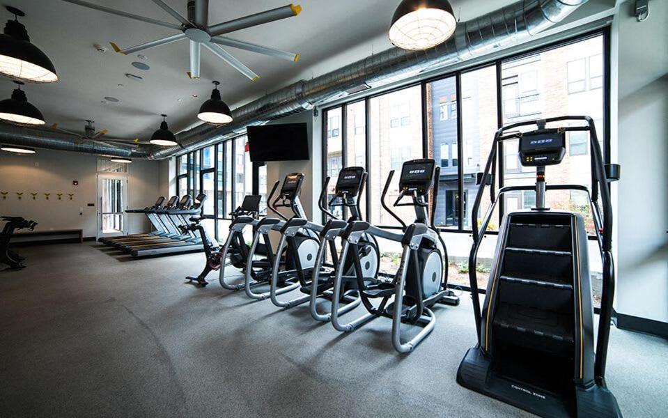 Free Parking Gym & Pool Downtown At Cityway Indianapolis Exterior photo