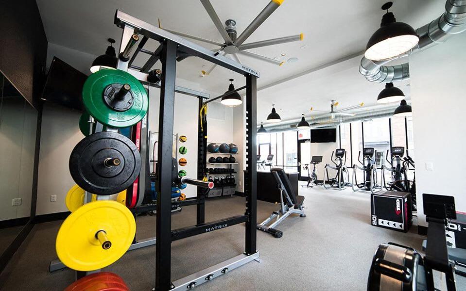 Free Parking Gym & Pool Downtown At Cityway Indianapolis Exterior photo