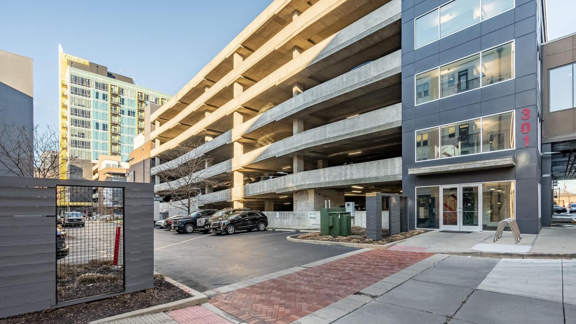 Free Parking Gym & Pool Downtown At Cityway Indianapolis Exterior photo